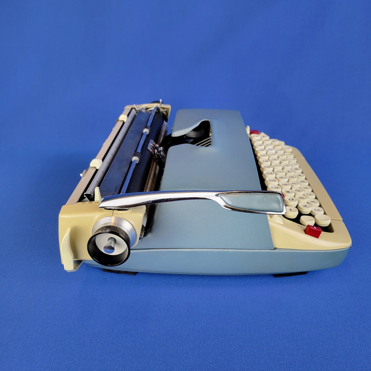 vintage classic 12 typewriter by smith-corona with atlas ribbon