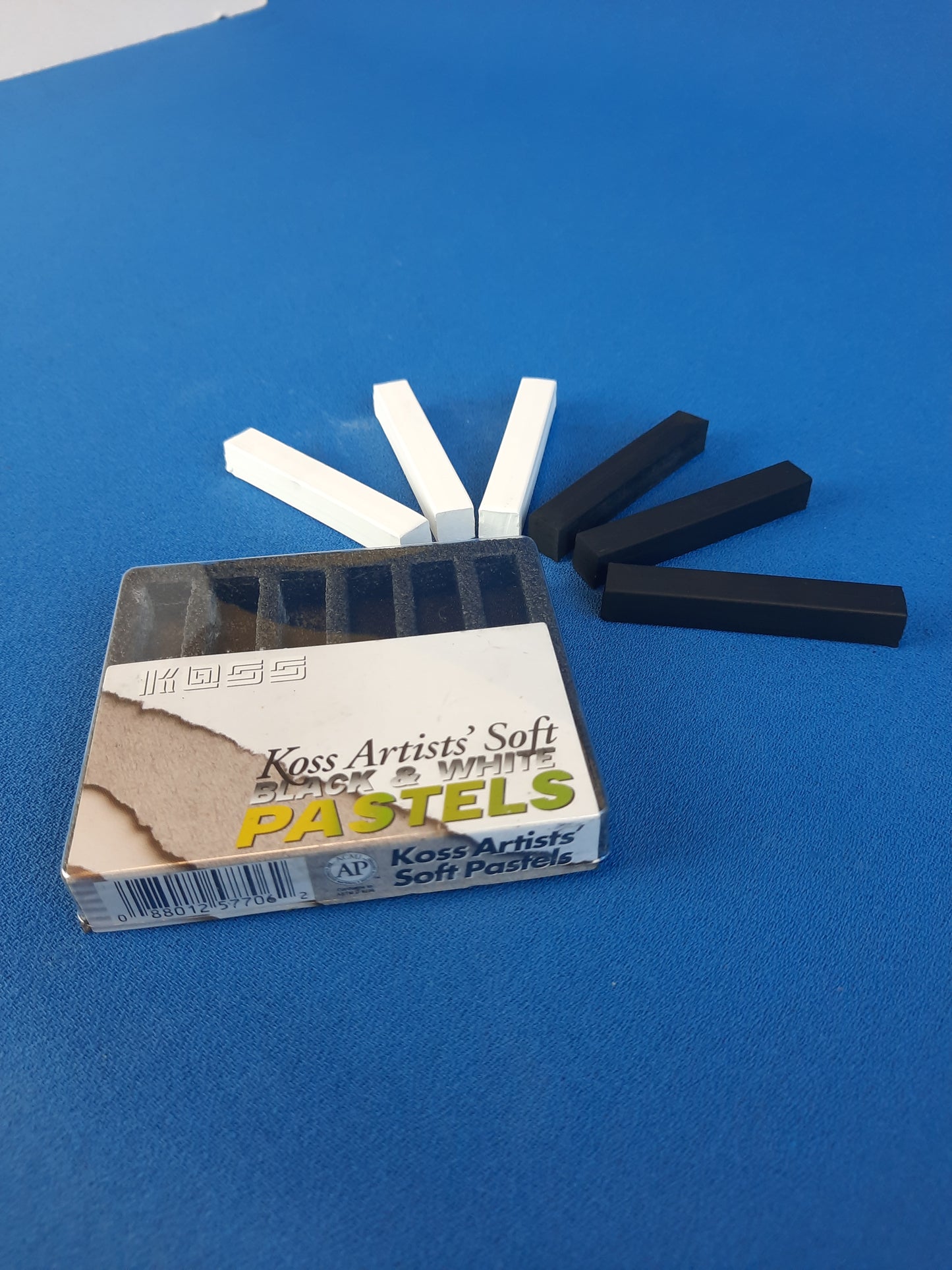koss artists' soft black & white pastels