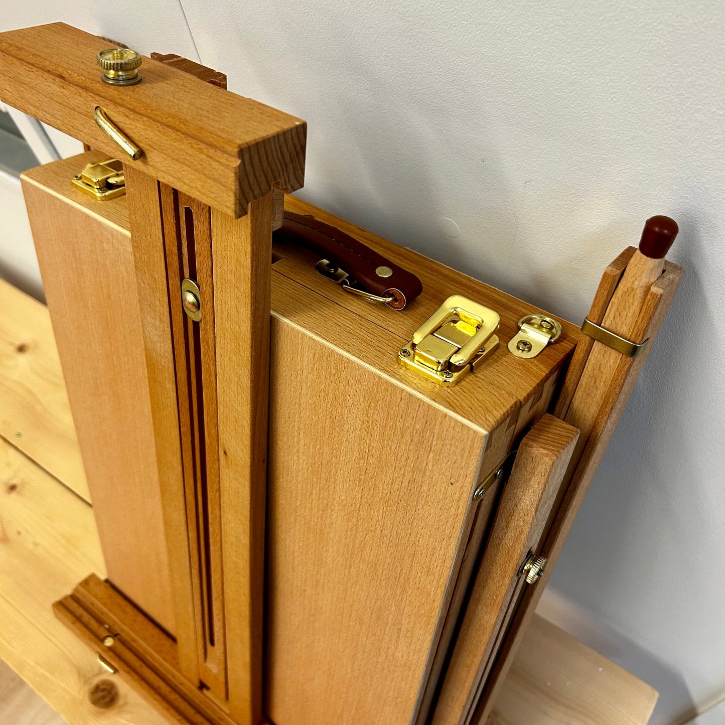 opus wooden easel