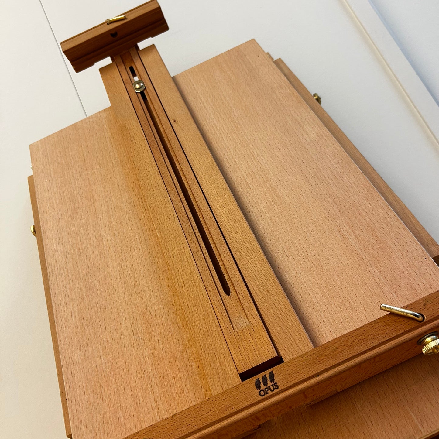opus wooden easel