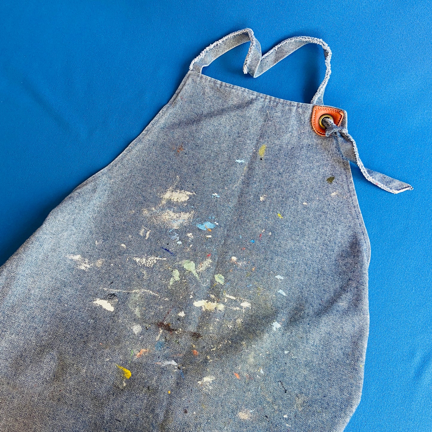 fol epi smoking lily painting apron