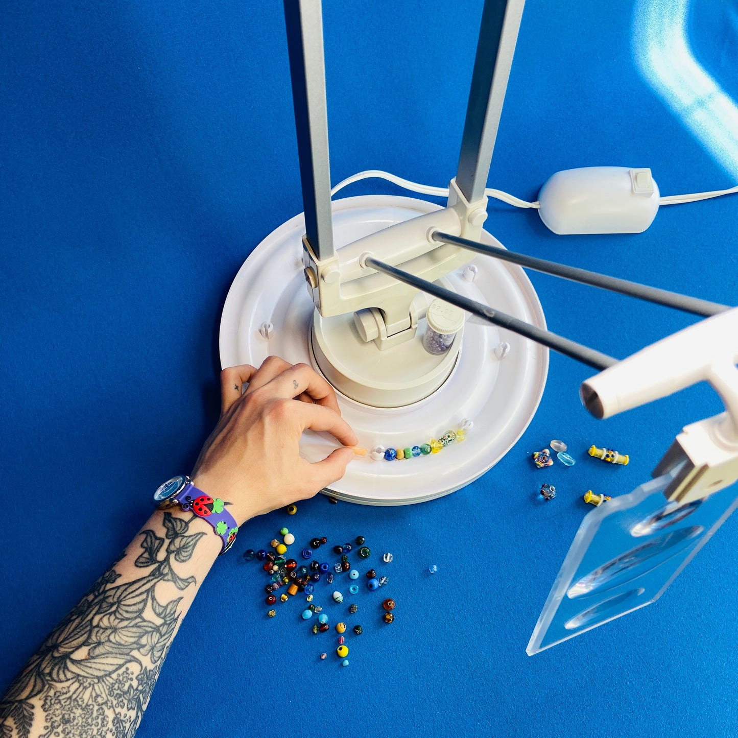 ottlite adjust magnifying craft lamp